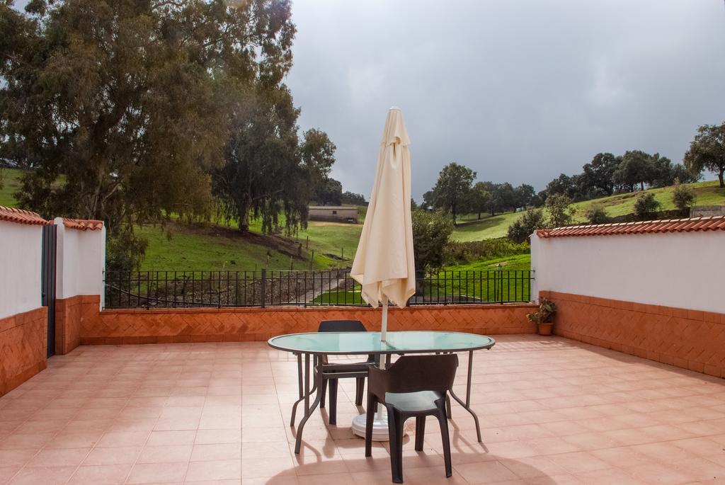 Apartamentos La Venta del Charco Cardeña Habitación foto