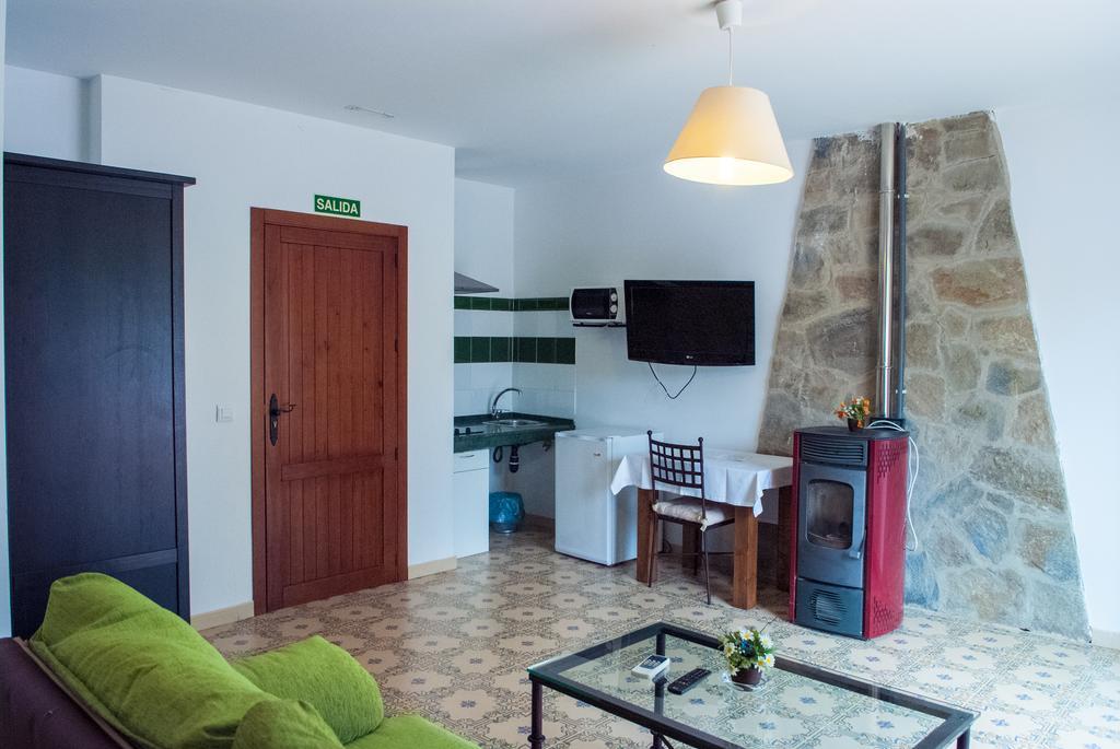 Apartamentos La Venta del Charco Cardeña Habitación foto