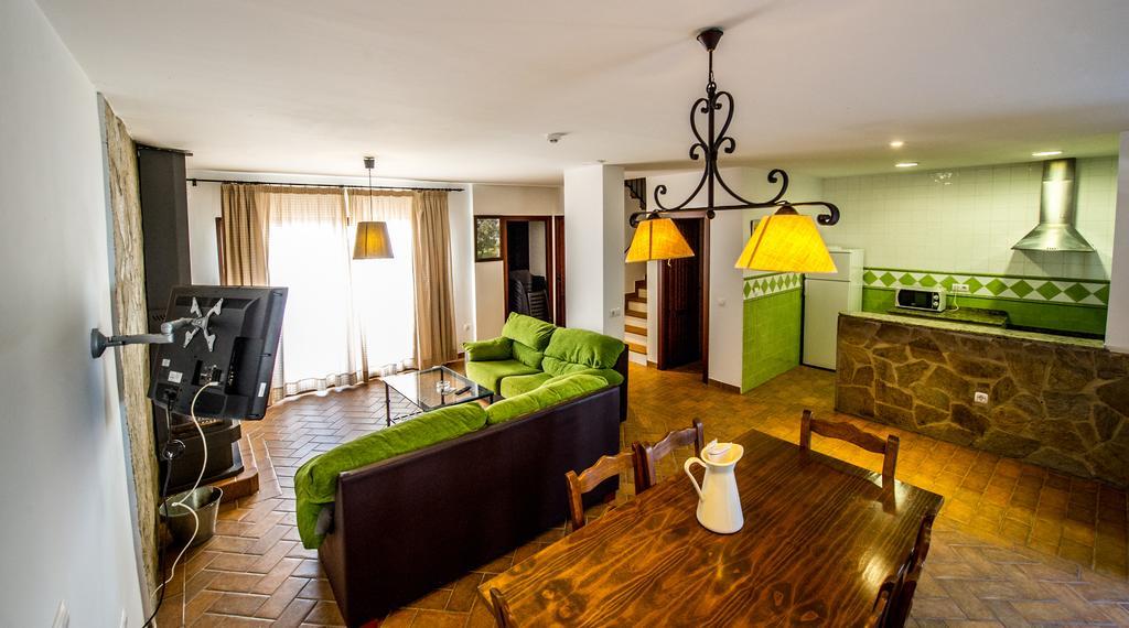 Apartamentos La Venta del Charco Cardeña Habitación foto