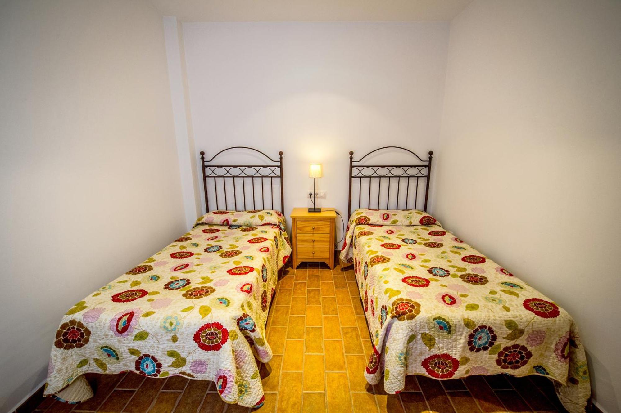 Apartamentos La Venta del Charco Cardeña Habitación foto
